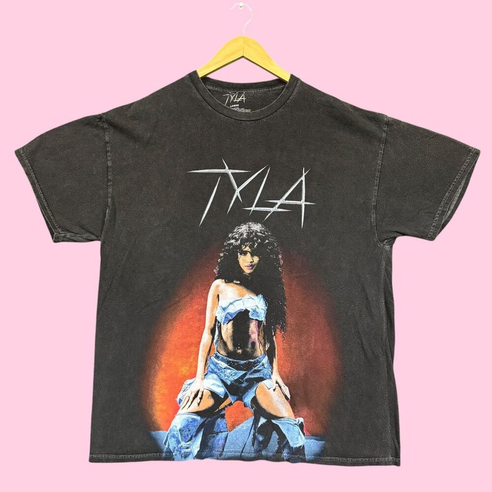 Tyla Demin Outfit Water Poster Oversized Tee L